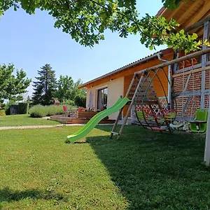 Appartement Avec Terrasse Au Calme, Jayat